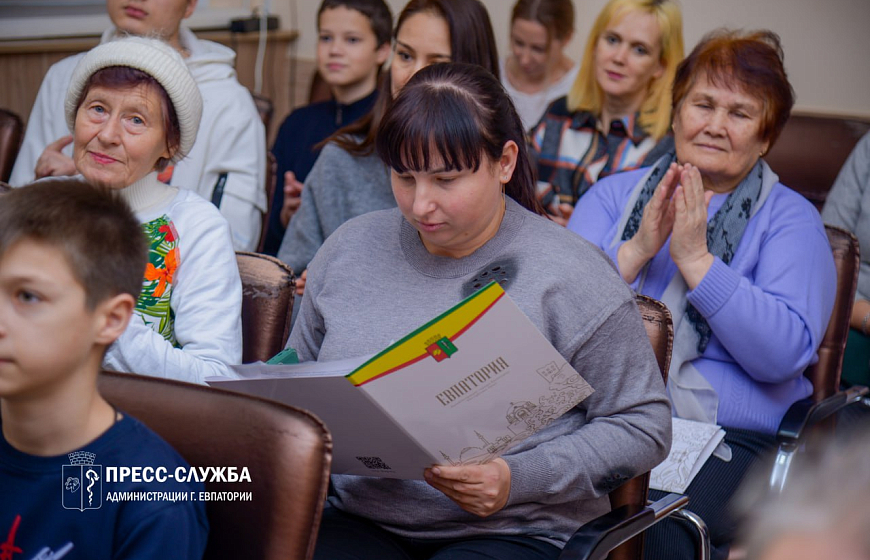 Жители Евпатории получили земельные участки и ключи от квартир